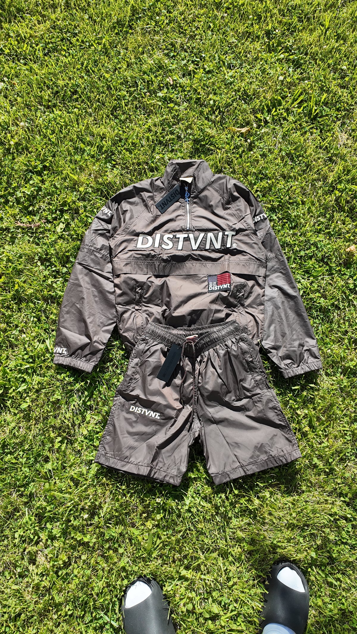 QUARTER-ZIP WINDBREAKER SHORT SET