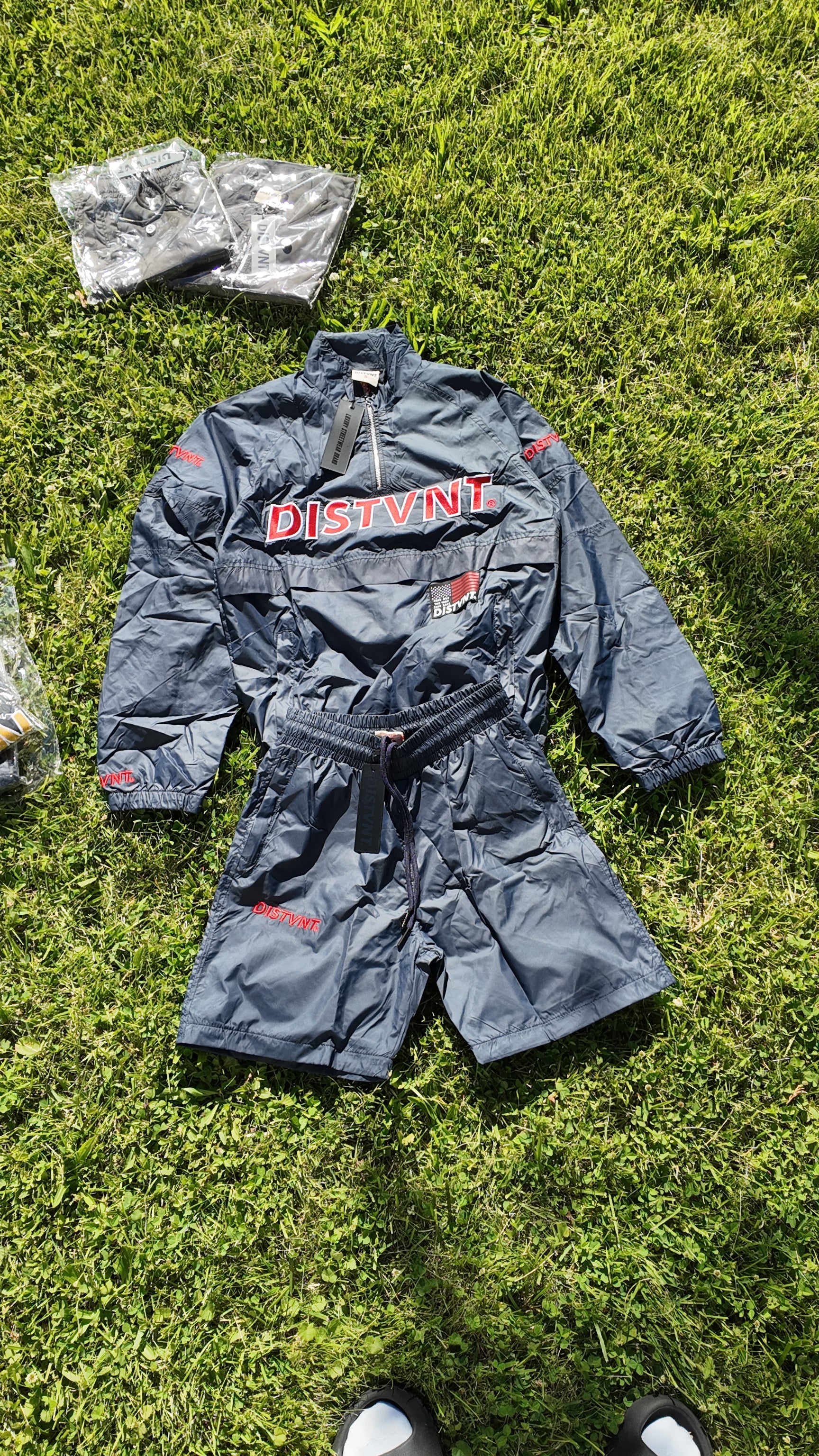QUARTER-ZIP WINDBREAKER SHORT SET