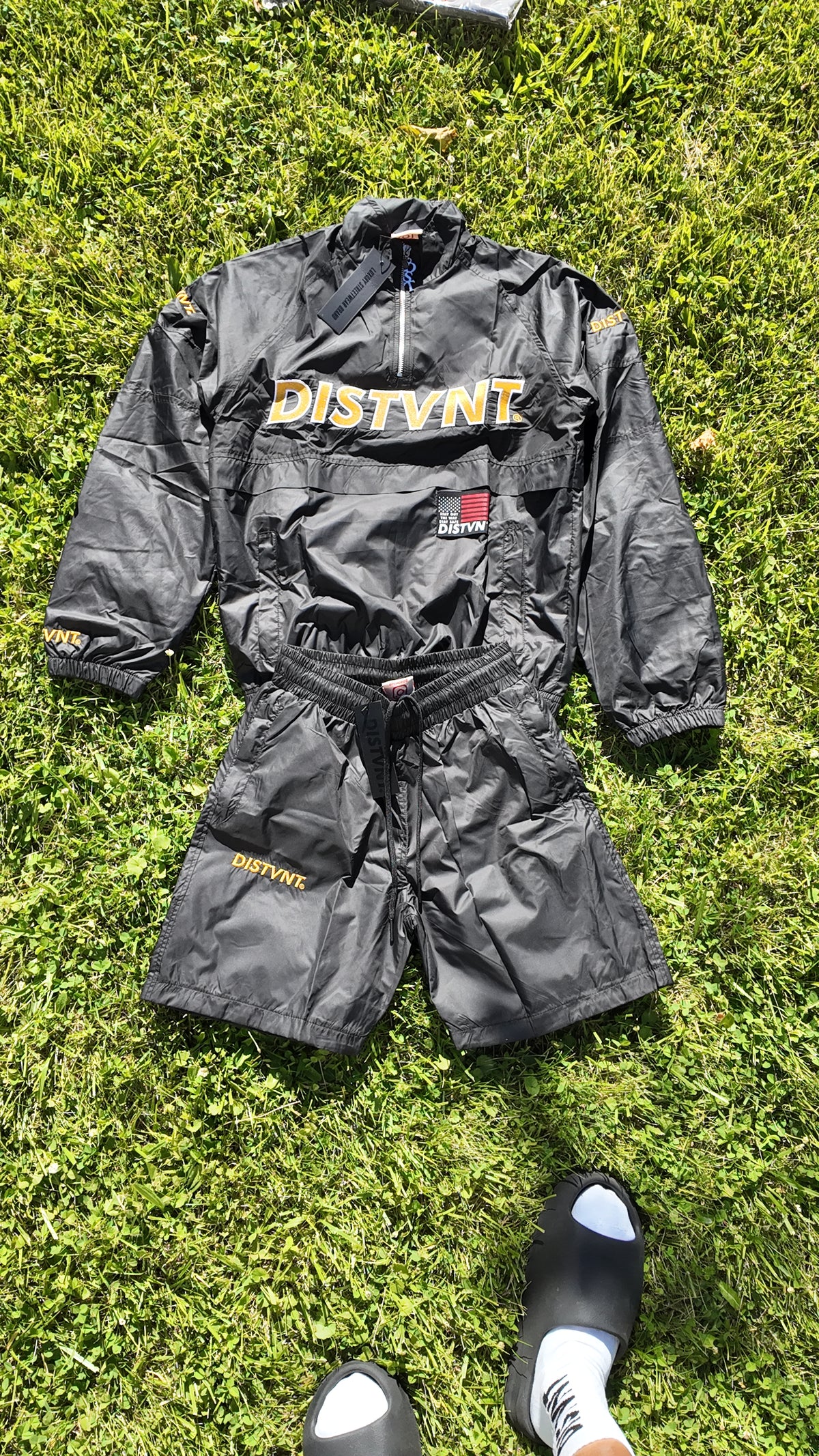 QUARTER-ZIP WINDBREAKER SHORT SET